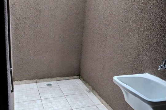 Área de serviço de casa de condomínio para alugar com 3 quartos, 94m² em Jardim Ubirajara, São Paulo