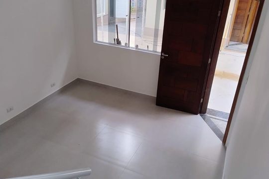 Casa de Condomínio para alugar com 3 quartos, 94m² em Jardim Ubirajara, São Paulo