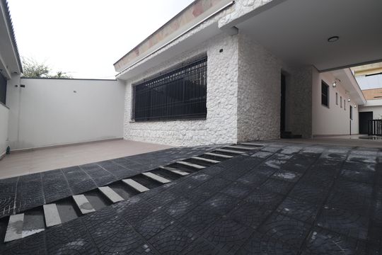 Garagem de casa à venda com 3 quartos, 210m² em Vila Curuçá, Santo André