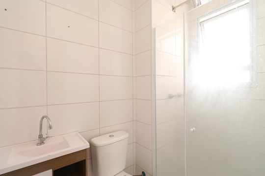 Banheiro  de apartamento para alugar com 2 quartos, 42m² em Bom Retiro, São Paulo