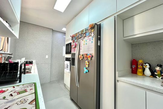 Cozinha de apartamento à venda com 4 quartos, 128m² em Vila Guarani, São Paulo