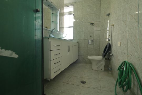 Banheiro de apartamento à venda com 1 quarto, 56m² em Liberdade, São Paulo