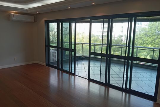 Sala de apartamento para alugar com 4 quartos, 250m² em Barra da Tijuca, Rio de Janeiro