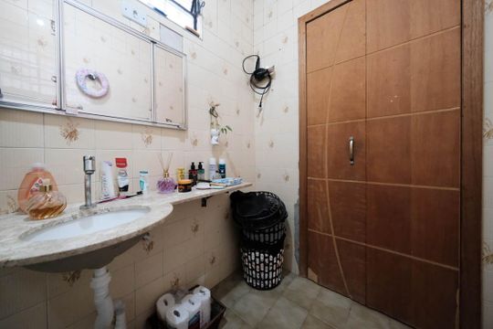 Banheiro social de casa à venda com 3 quartos, 90m² em Vila Dalila, São Paulo
