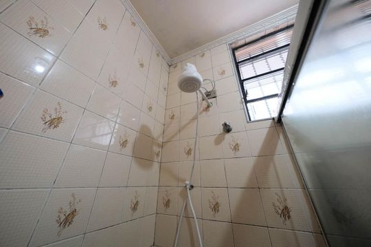Banheiro social de casa à venda com 3 quartos, 90m² em Vila Dalila, São Paulo