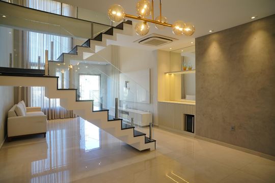 Sala de casa de condomínio para alugar com 4 quartos, 287m² em Centro, Maricá