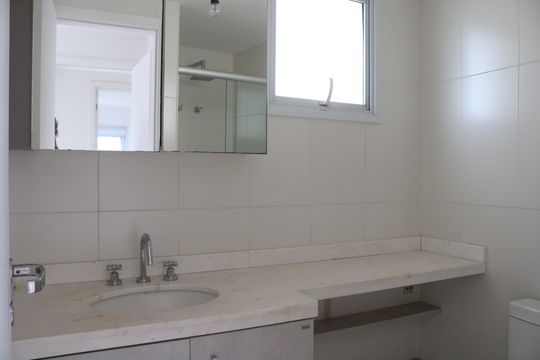 Banheiro 1 de apartamento à venda com 3 quartos, 159m² em Água Branca, São Paulo