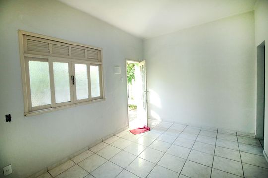 Sala de casa à venda com 1 quarto, 47m² em Parada de Lucas, Rio de Janeiro