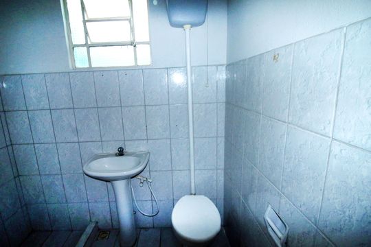 Banheiro de casa à venda com 1 quarto, 47m² em Parada de Lucas, Rio de Janeiro