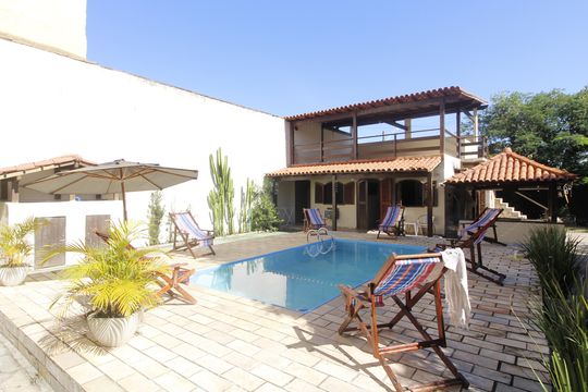 Casa para alugar com 5 quartos, 400m² em Palmeiras, Cabo Frio
