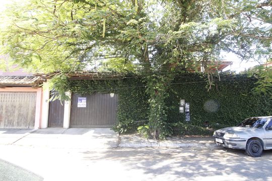 Casa para alugar com 5 quartos, 400m² em Palmeiras, Cabo Frio