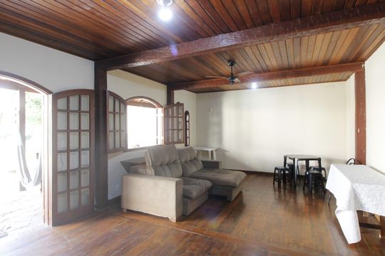 Casa para alugar com 5 quartos, 400m² em Palmeiras, Cabo Frio