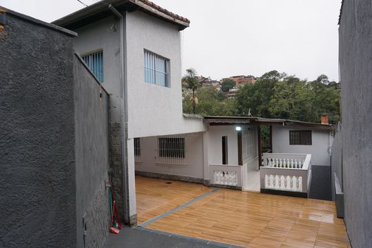 Garagem de casa para alugar com 4 quartos, 220m² em Jardim Recanto da Fonte, Embu das Artes