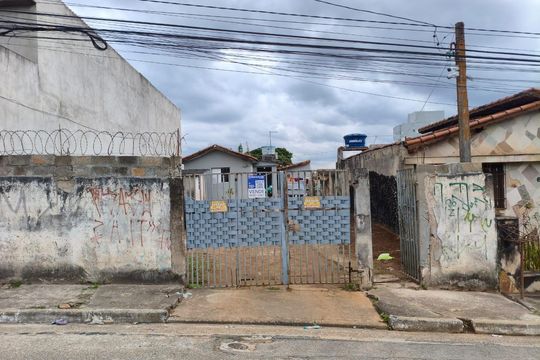 Fachada de casa à venda com 3 quartos, 500m² em Itaquera, São Paulo