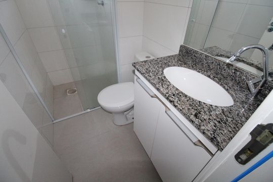Banheiro da Suíte de apartamento para alugar com 2 quartos, 64m² em Urbanova, São José dos Campos