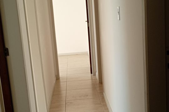 Corredor de apartamento para alugar com 3 quartos, 95m² em Centro, Juiz de Fora