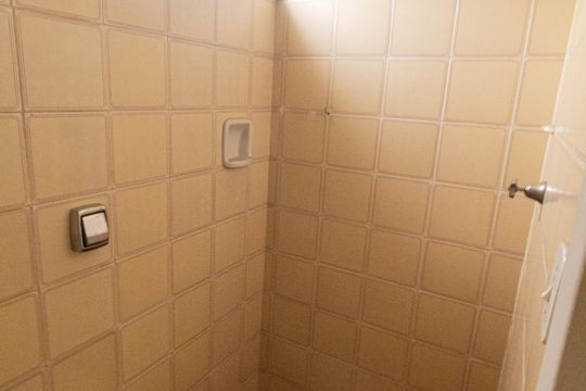 Banheiro de Serviço de apartamento para alugar com 3 quartos, 138m² em Liberdade, São Paulo
