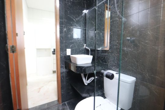 Banheiro de apartamento para alugar com 2 quartos, 35m² em Parque Santa Madalena, São Paulo