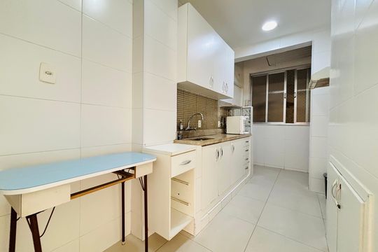 Cozinha de apartamento para alugar com 2 quartos, 95m² em Copacabana, Rio de Janeiro