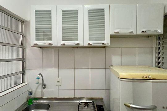 Cozinha de kitnet/studio para alugar com 1 quarto, 28m² em Cerqueira César, São Paulo