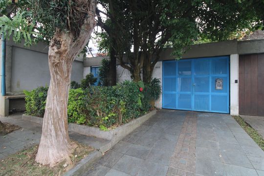 Fachada de casa para alugar com 3 quartos, 238m² em Vila Nova Caledonia, São Paulo