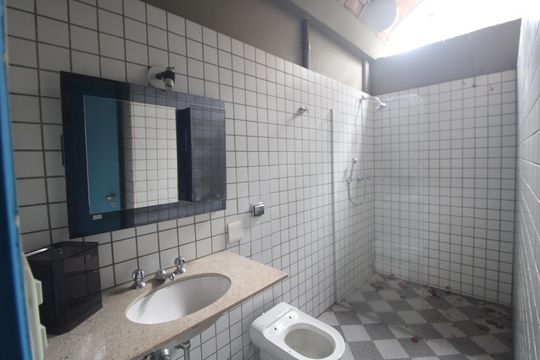 Banheiro comum de casa para alugar com 3 quartos, 238m² em Vila Nova Caledonia, São Paulo