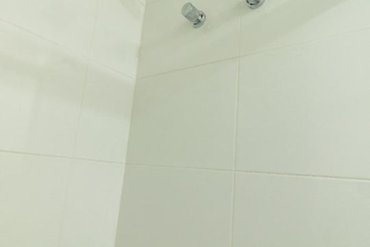 Banheiro da Suíte de apartamento à venda com 1 quarto, 43m² em Água Verde, Curitiba