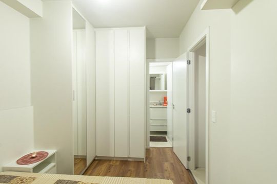 Quarto Suite de apartamento à venda com 1 quarto, 43m² em Água Verde, Curitiba