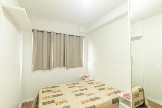Quarto Suite de apartamento à venda com 1 quarto, 43m² em Água Verde, Curitiba