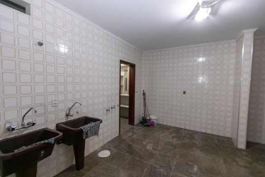 ÁREA DE SERVIÇO de casa de condomínio à venda com 7 quartos, 612m² em Jardim Botânico (sousas), Campinas