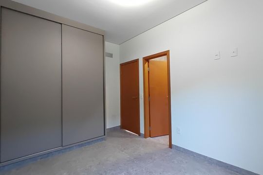 Quarto de casa de condomínio para alugar com 4 quartos, 180m² em Novo Mundo, Uberlândia