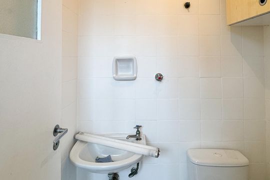 Banheiro de serviço de apartamento para alugar com 2 quartos, 108m² em Parque Terra Nova, São Bernardo do Campo