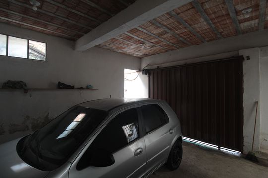 Garagem de casa à venda com 2 quartos, 368m² em Glória, Belo Horizonte