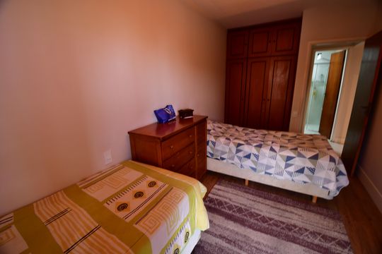 Quarto de apartamento à venda com 1 quarto, 65m² em Cambuí, Campinas