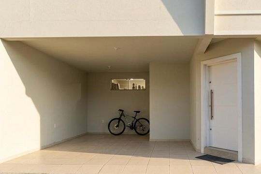 Casa para alugar com 2 quartos, 100m² em Coqueiros, Florianópolis