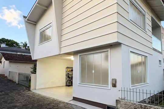 Casa para alugar com 2 quartos, 100m² em Coqueiros, Florianópolis
