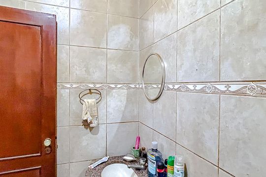 Banheiro de casa para alugar com 2 quartos, 145m² em Vila Esperança, São Paulo