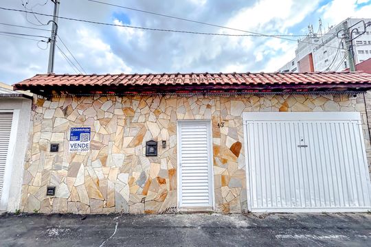Fachada com Plaquinha de casa para alugar com 2 quartos, 145m² em Vila Esperança, São Paulo