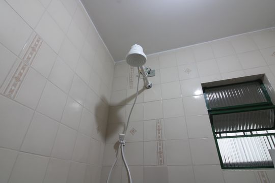 Banheiro de casa para alugar com 1 quarto, 65m² em Vila Paranagua, São Paulo