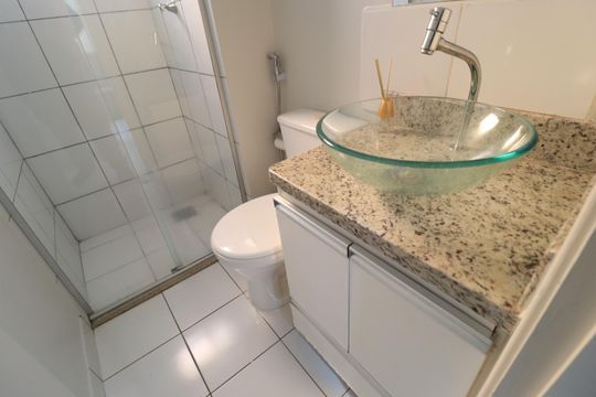 Banheiro Social de apartamento para alugar com 2 quartos, 55m² em Novo Mundo, Uberlândia