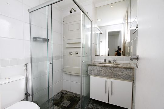 Banheiro de kitnet/studio à venda com 1 quarto, 45m² em Estoril, Belo Horizonte
