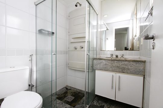 Banheiro de kitnet/studio à venda com 1 quarto, 45m² em Estoril, Belo Horizonte