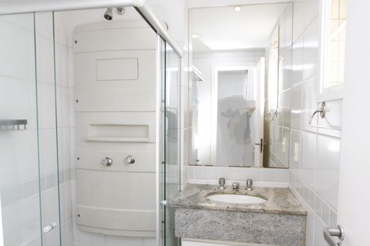 Banheiro de kitnet/studio à venda com 1 quarto, 45m² em Estoril, Belo Horizonte