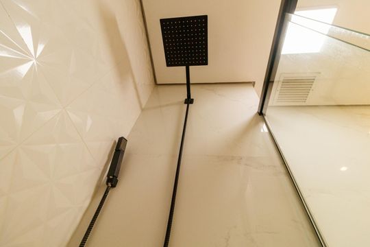 Banheiro de apartamento à venda com 2 quartos, 51m² em Vila Mazzei, São Paulo