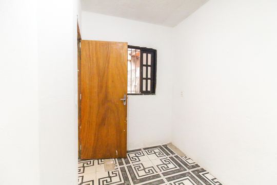 Quarto 2 de casa para alugar com 2 quartos, 120m² em Jardim Robru, São Paulo