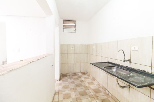 Cozinha de casa para alugar com 2 quartos, 120m² em Jardim Robru, São Paulo