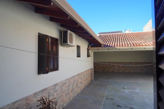 Vista da Rua de casa para alugar com 3 quartos, 213m² em Sarandi, Porto Alegre