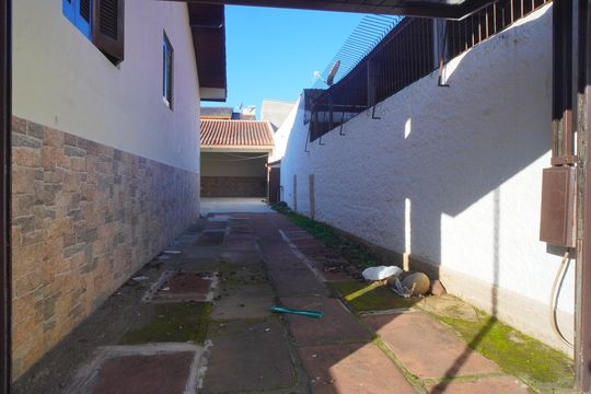 Garagem de casa para alugar com 3 quartos, 213m² em Sarandi, Porto Alegre