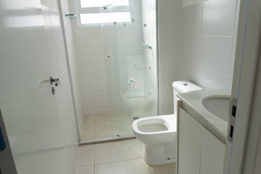 Banheiro da Suíte de apartamento para alugar com 2 quartos, 60m² em Balneário Tropical, Paulínia