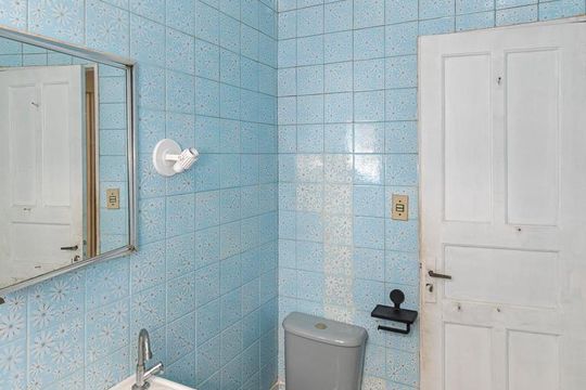 Banheiro de apartamento à venda com 1 quarto, 50m² em Brás de Pina, Rio de Janeiro